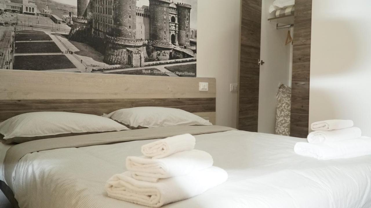 Donna Vicenza Bed & Breakfast เนเปิลส์ ภายนอก รูปภาพ