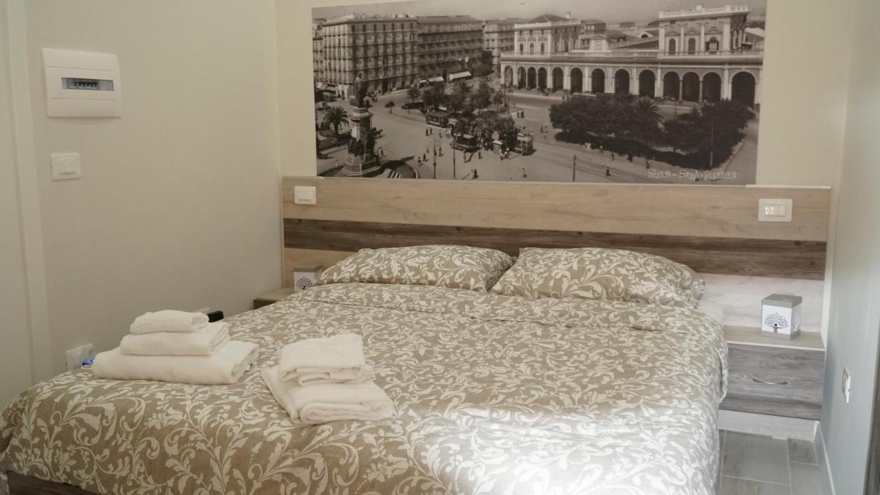 Donna Vicenza Bed & Breakfast เนเปิลส์ ภายนอก รูปภาพ