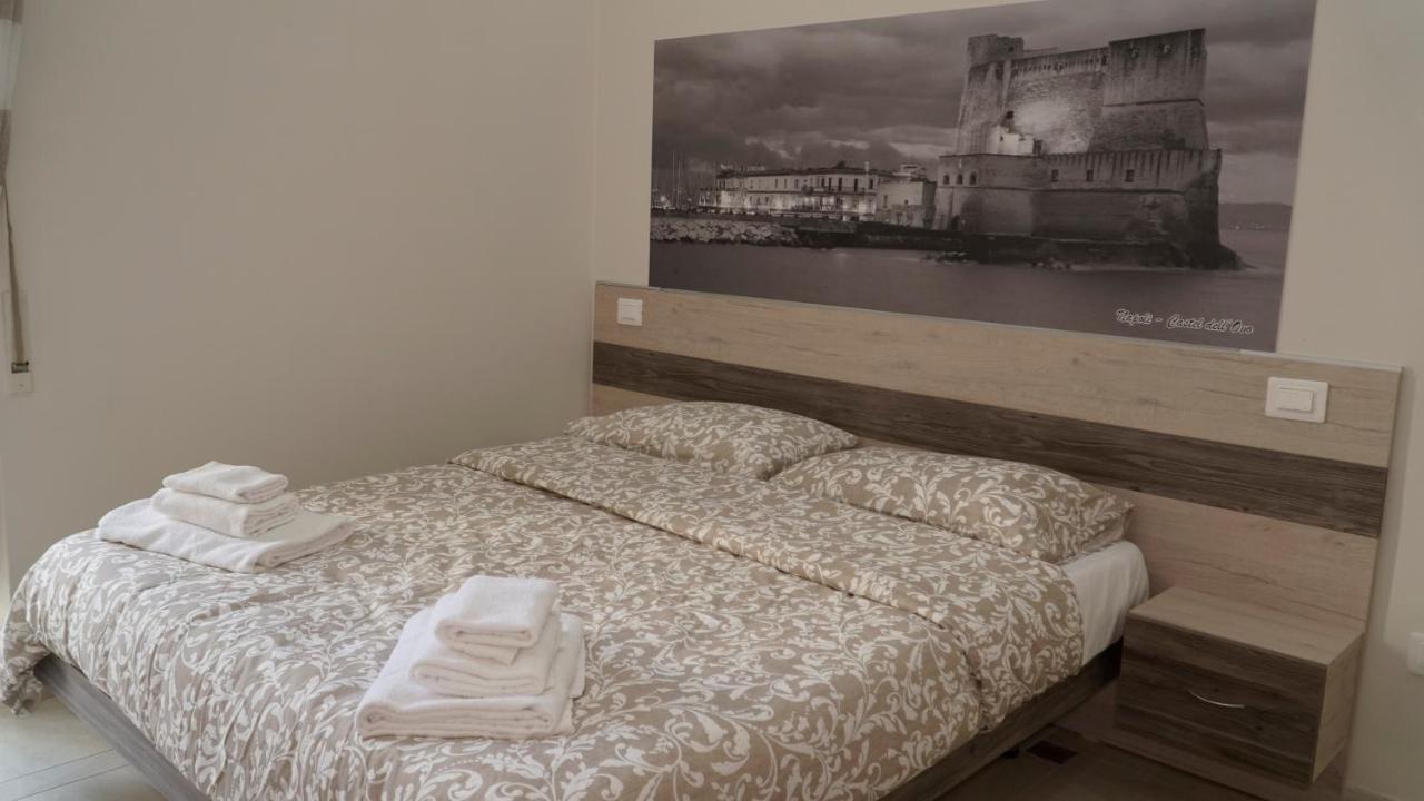 Donna Vicenza Bed & Breakfast เนเปิลส์ ภายนอก รูปภาพ