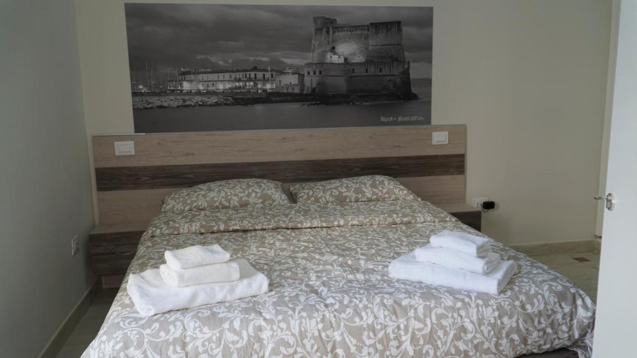 Donna Vicenza Bed & Breakfast เนเปิลส์ ภายนอก รูปภาพ
