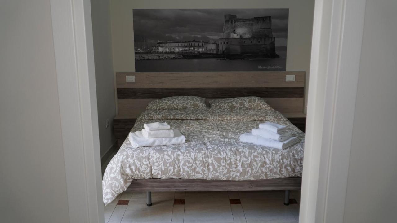 Donna Vicenza Bed & Breakfast เนเปิลส์ ภายนอก รูปภาพ
