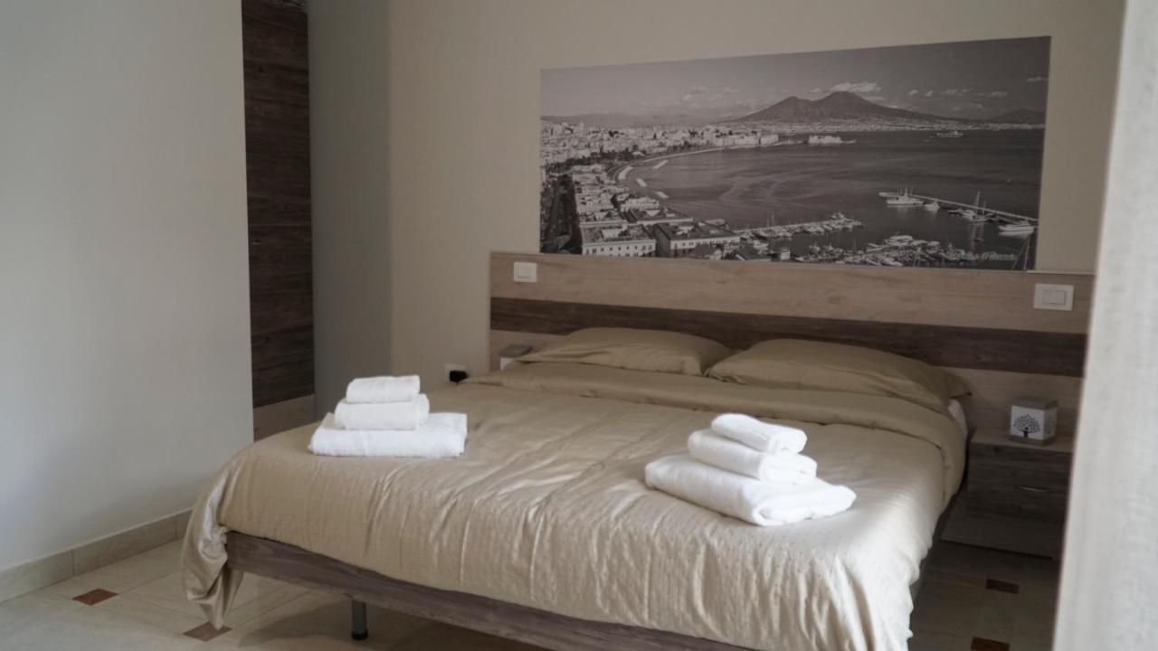 Donna Vicenza Bed & Breakfast เนเปิลส์ ภายนอก รูปภาพ