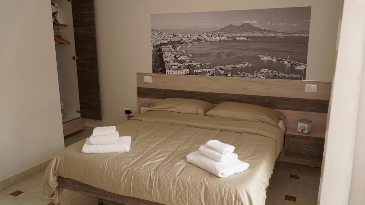 Donna Vicenza Bed & Breakfast เนเปิลส์ ภายนอก รูปภาพ