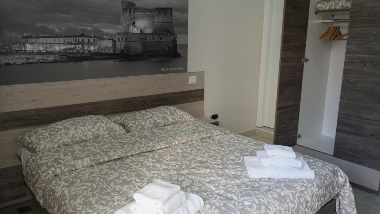 Donna Vicenza Bed & Breakfast เนเปิลส์ ภายนอก รูปภาพ