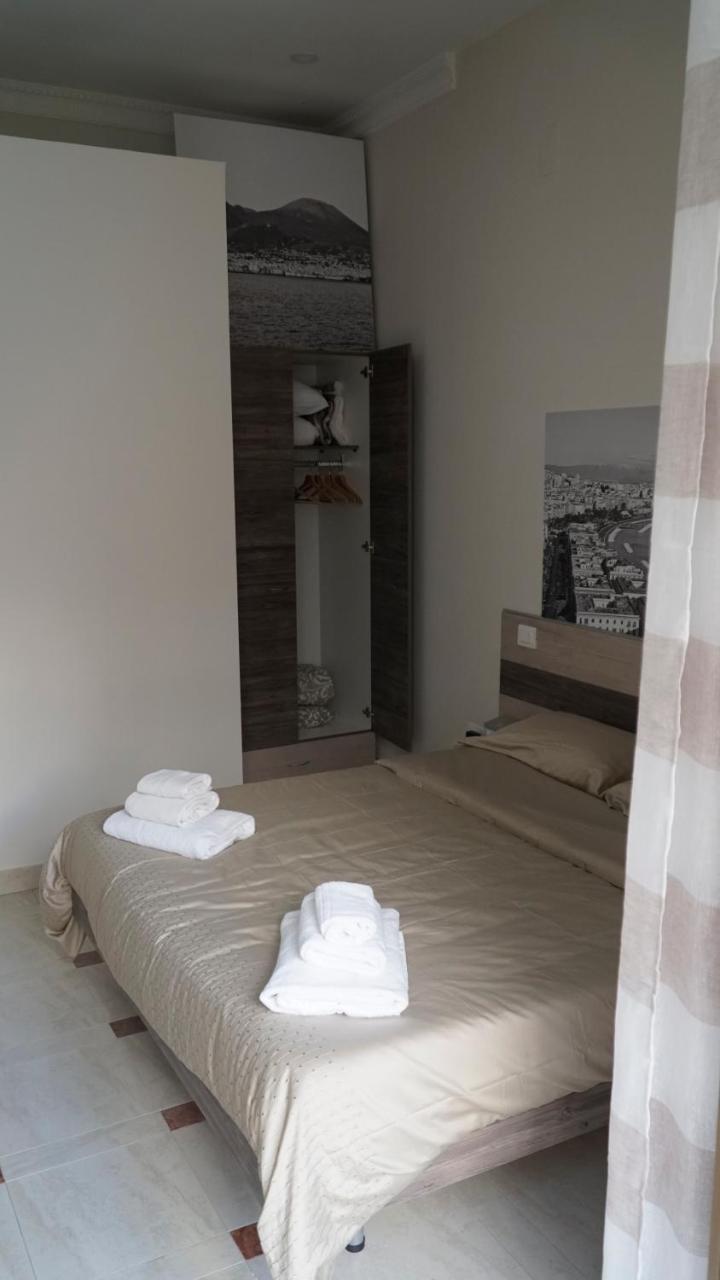 Donna Vicenza Bed & Breakfast เนเปิลส์ ภายนอก รูปภาพ