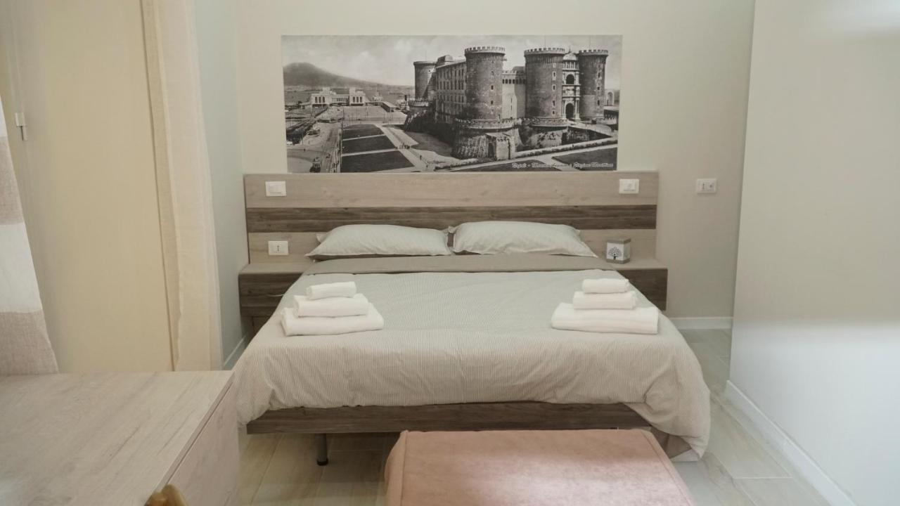 Donna Vicenza Bed & Breakfast เนเปิลส์ ภายนอก รูปภาพ