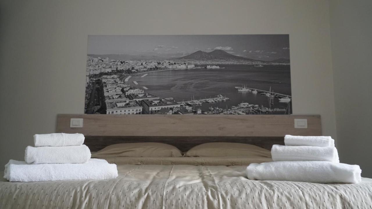 Donna Vicenza Bed & Breakfast เนเปิลส์ ภายนอก รูปภาพ